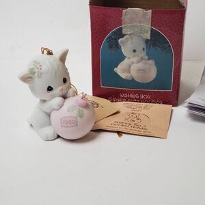 PRECIOUS MOMENTS COLLECTION - MINIATURE ORNAMENT - WISHING YOU A PURR-FECT HOLID